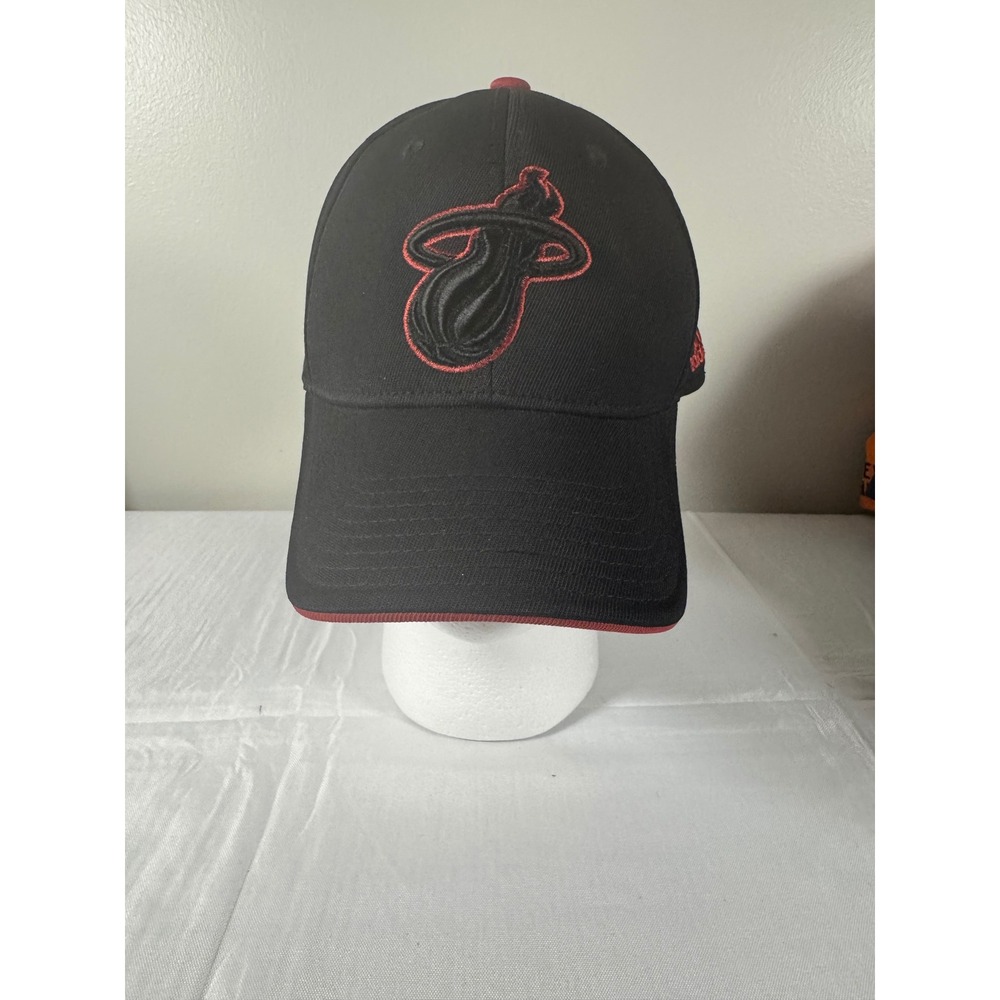 Adidas Miami Heat NBA Hat Mens L/XL Black Red Stretch Fit Baseball Cap
